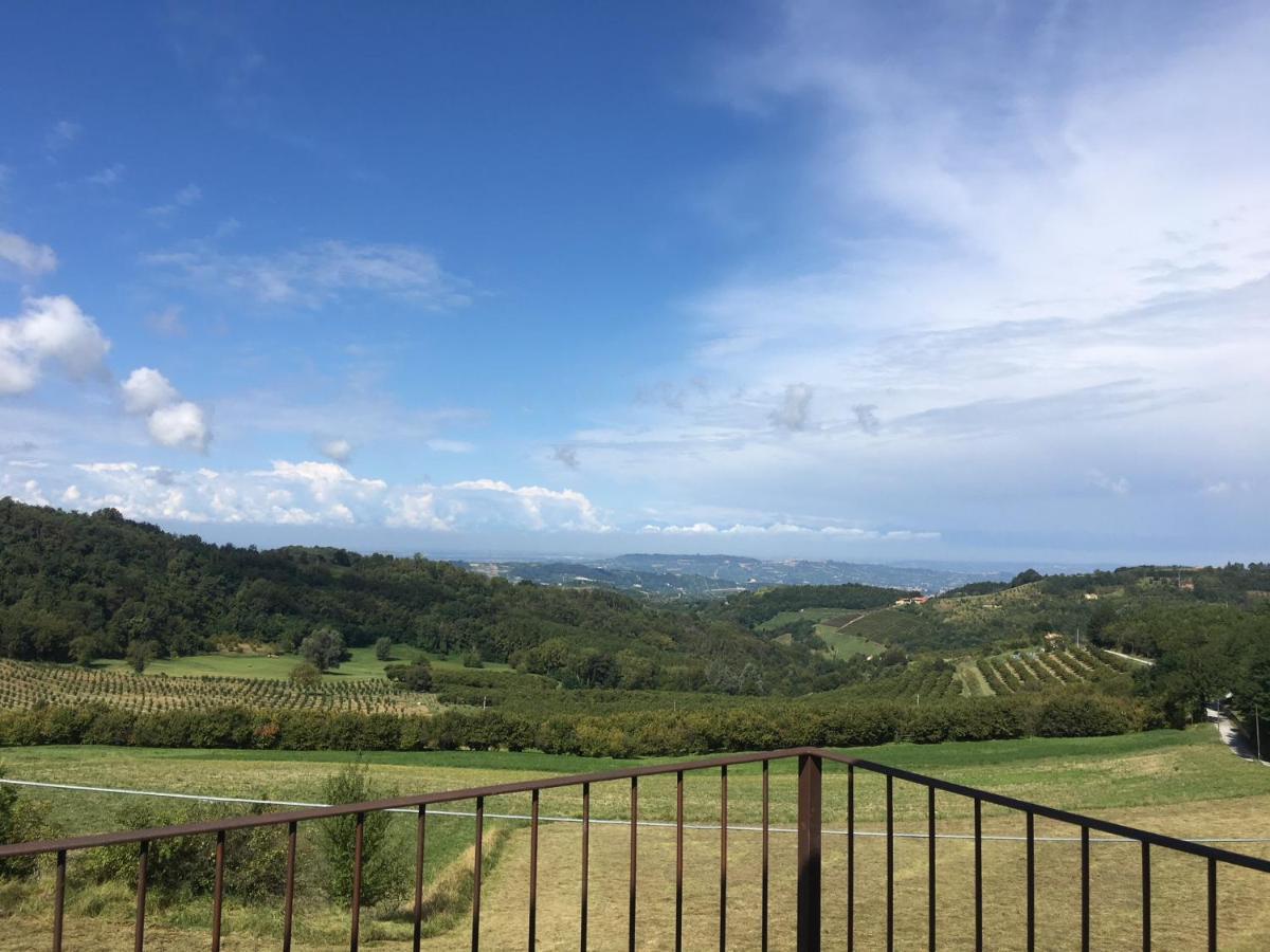 La Luce Delle Colline Bed and Breakfast Serravalle delle Langhe Exteriör bild