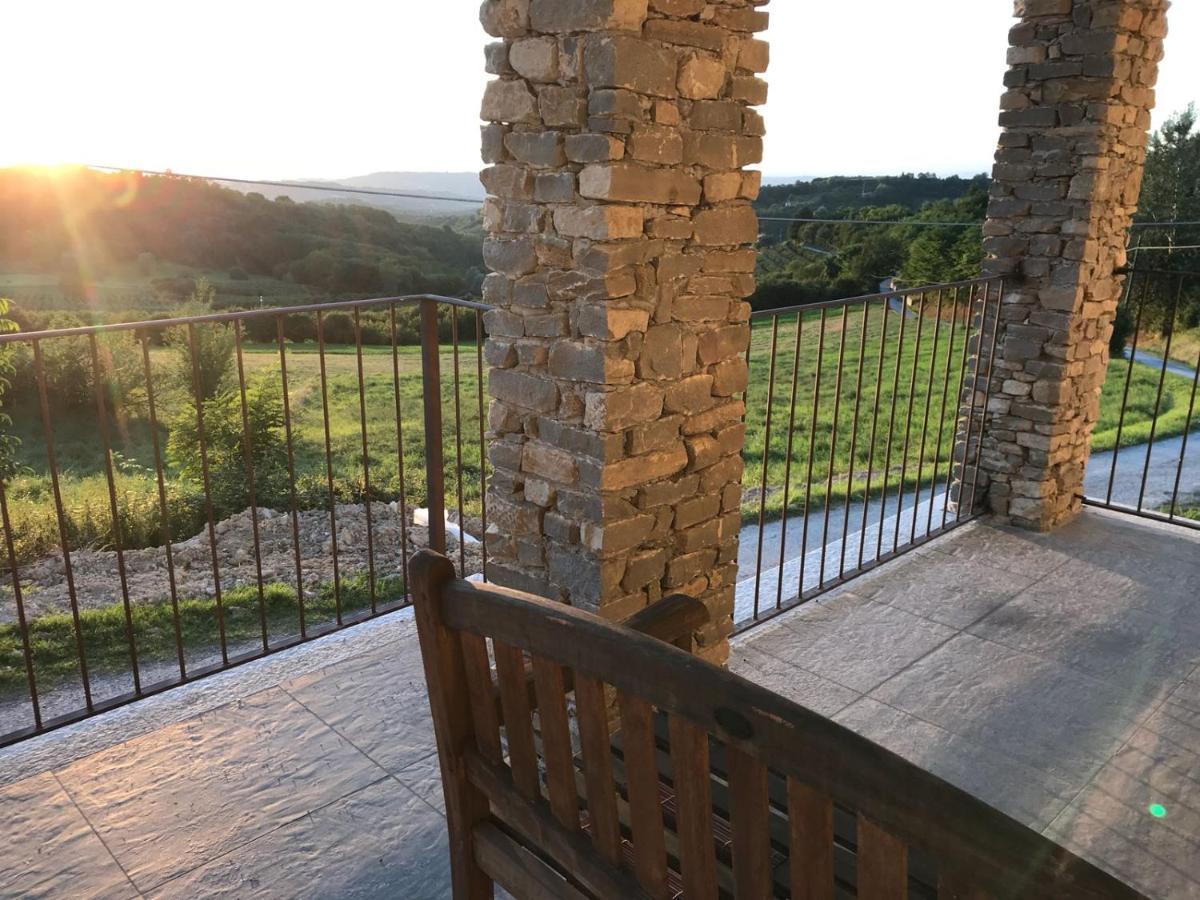 La Luce Delle Colline Bed and Breakfast Serravalle delle Langhe Exteriör bild