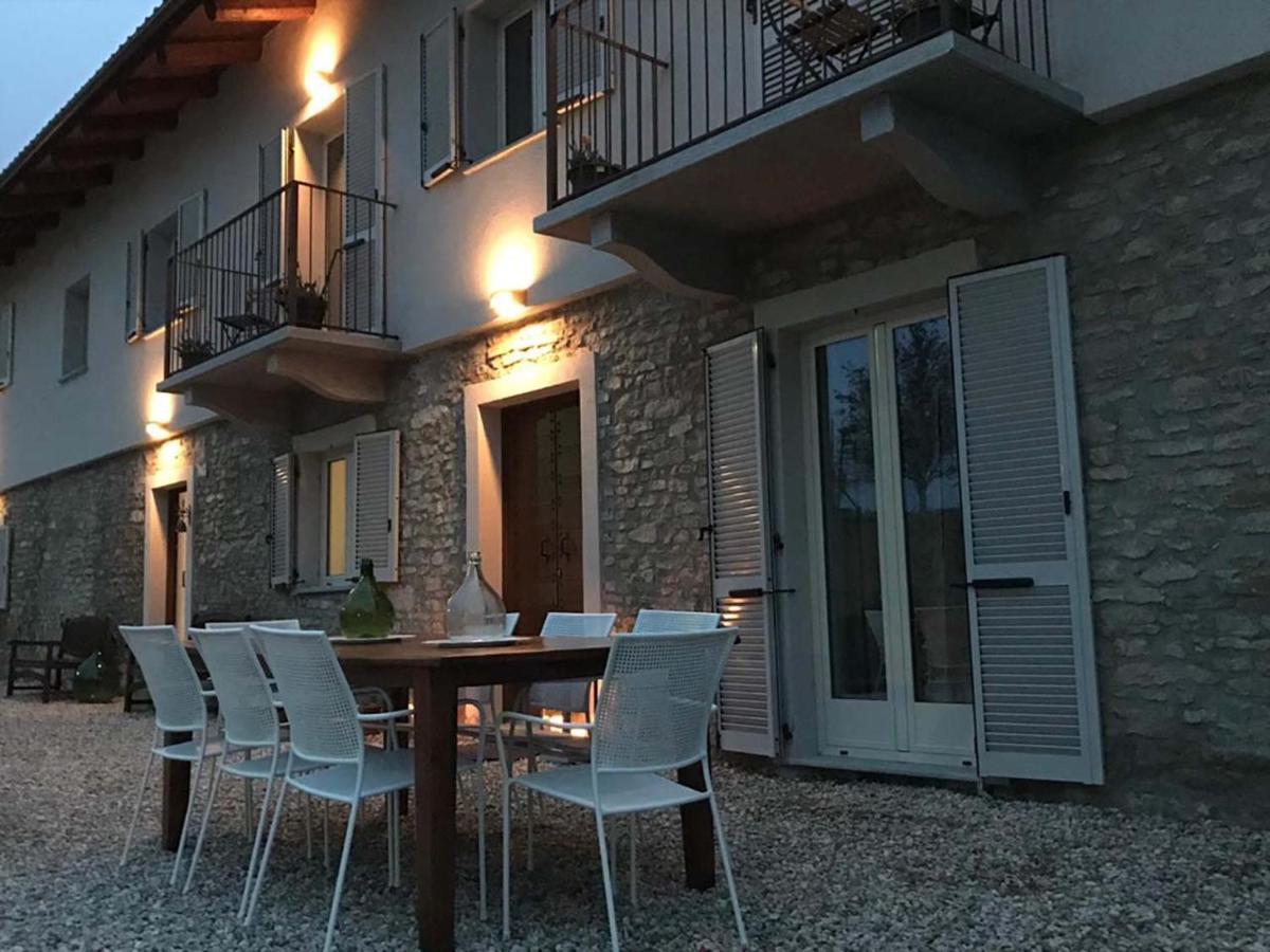La Luce Delle Colline Bed and Breakfast Serravalle delle Langhe Exteriör bild