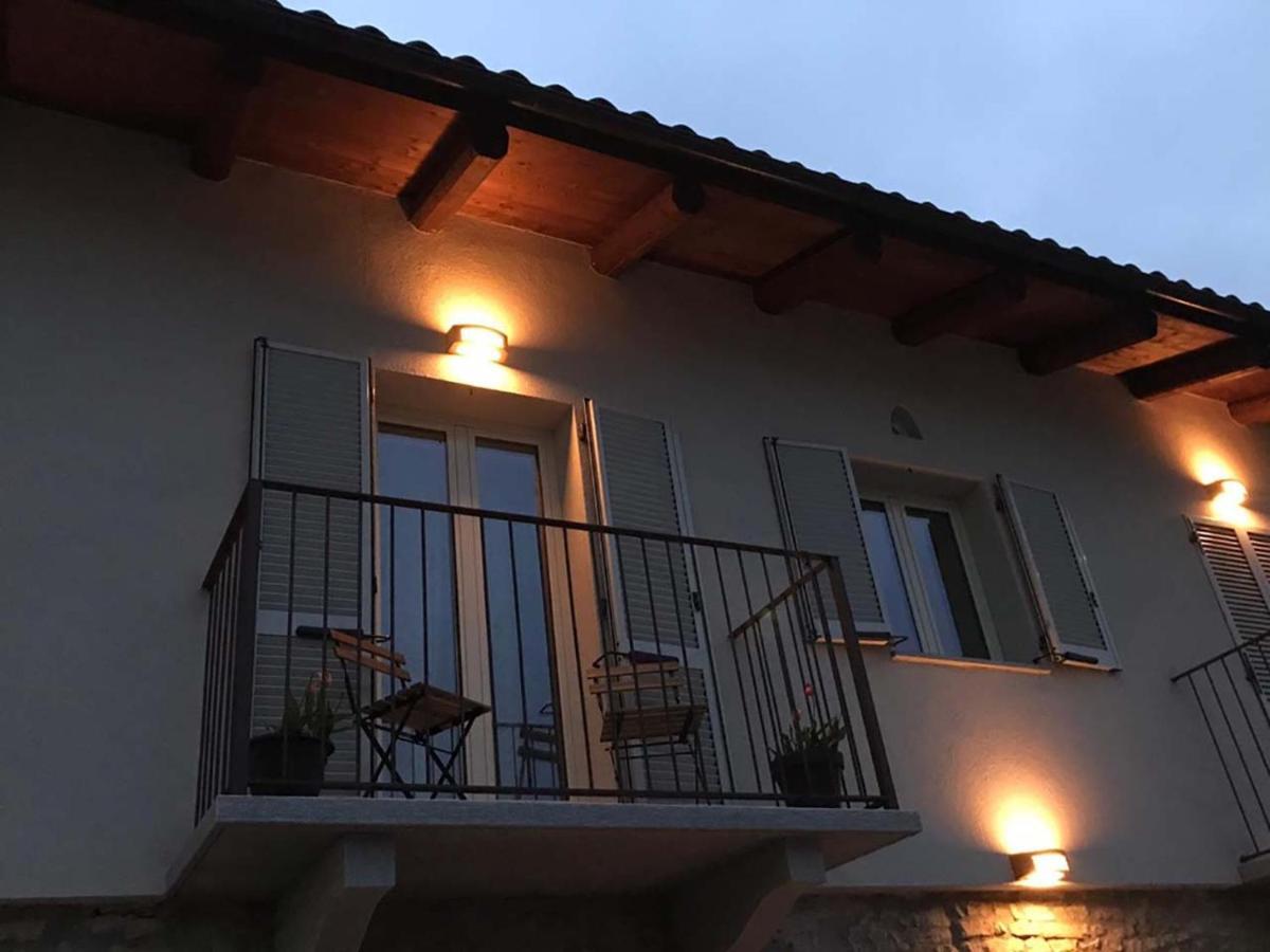 La Luce Delle Colline Bed and Breakfast Serravalle delle Langhe Exteriör bild