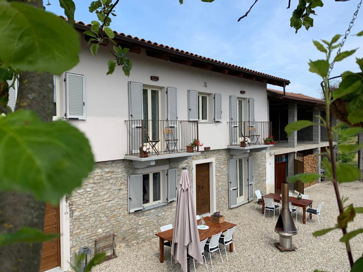 La Luce Delle Colline Bed and Breakfast Serravalle delle Langhe Exteriör bild