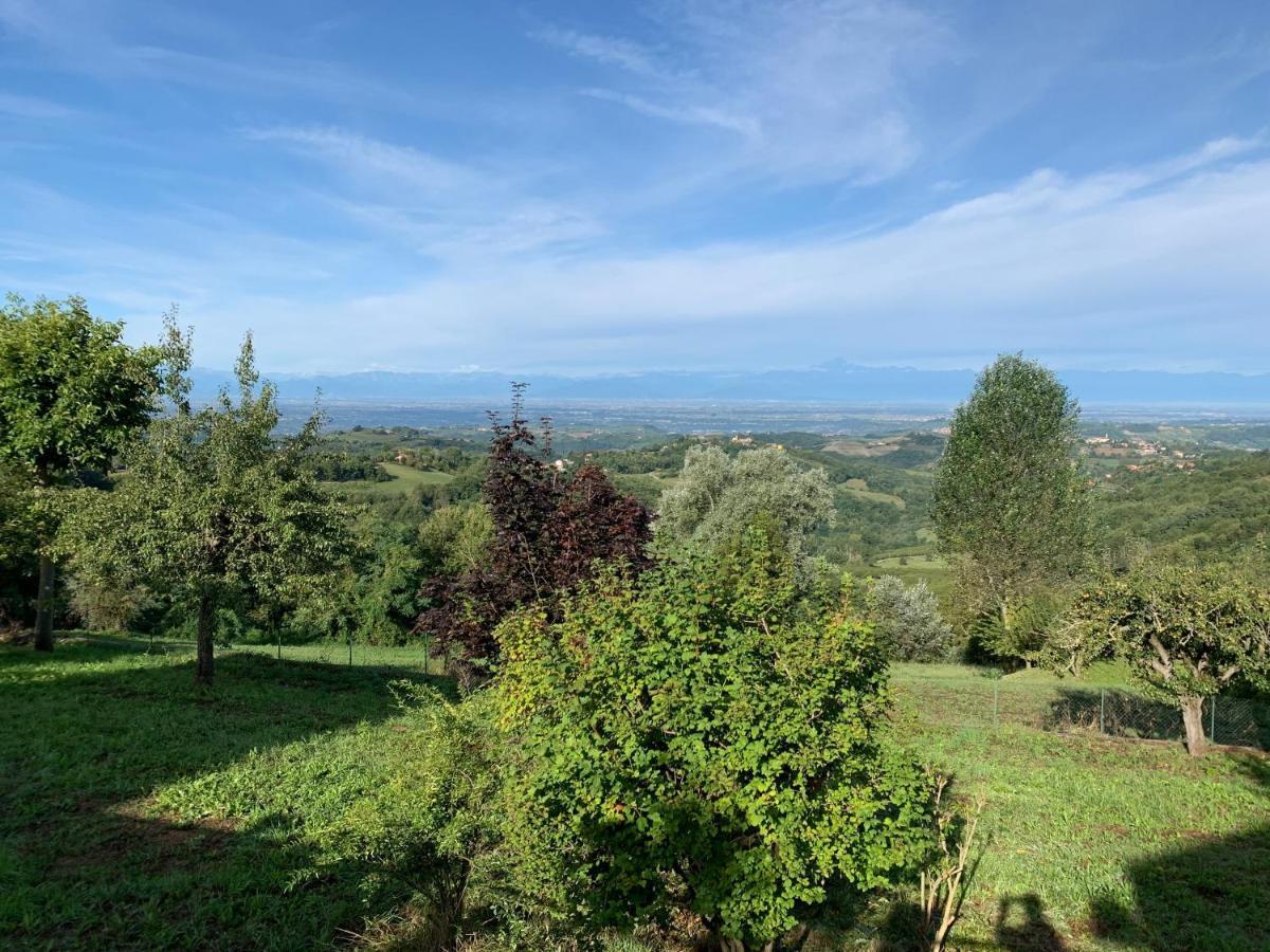 La Luce Delle Colline Bed and Breakfast Serravalle delle Langhe Exteriör bild