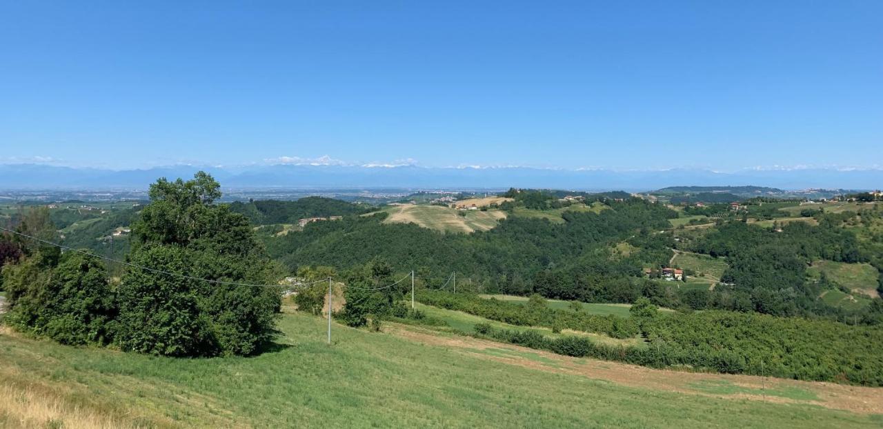 La Luce Delle Colline Bed and Breakfast Serravalle delle Langhe Exteriör bild