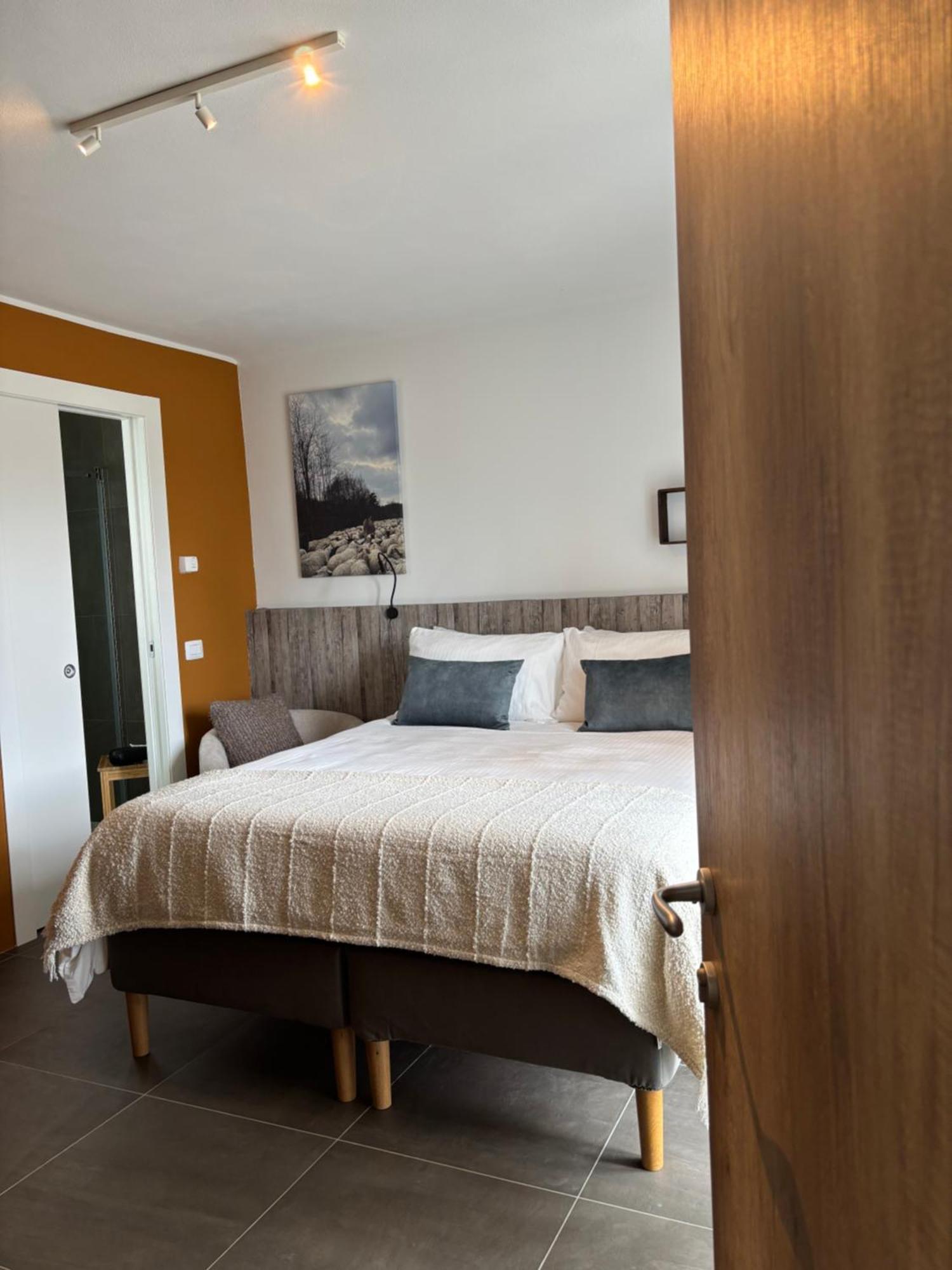La Luce Delle Colline Bed and Breakfast Serravalle delle Langhe Exteriör bild