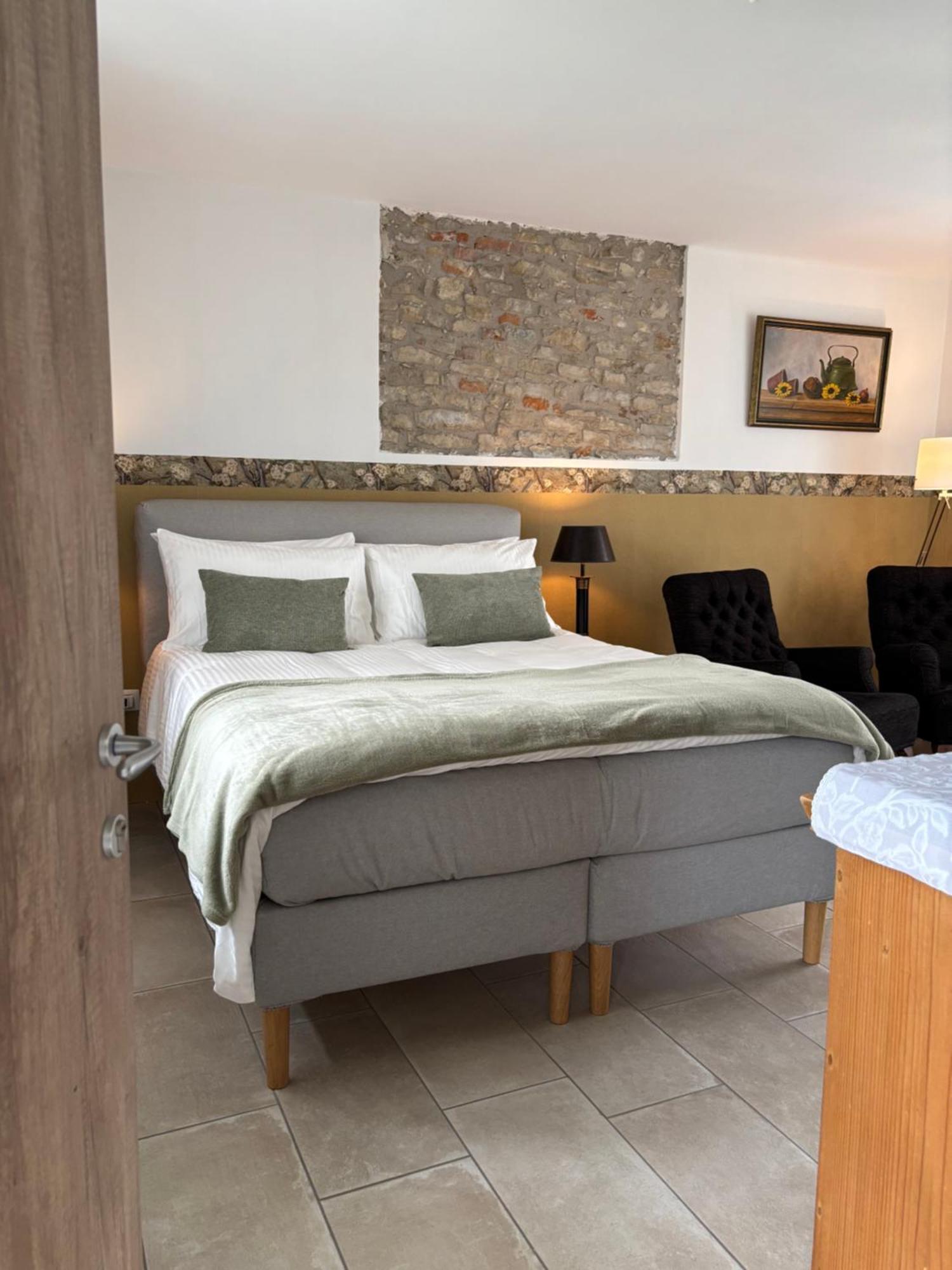 La Luce Delle Colline Bed and Breakfast Serravalle delle Langhe Exteriör bild